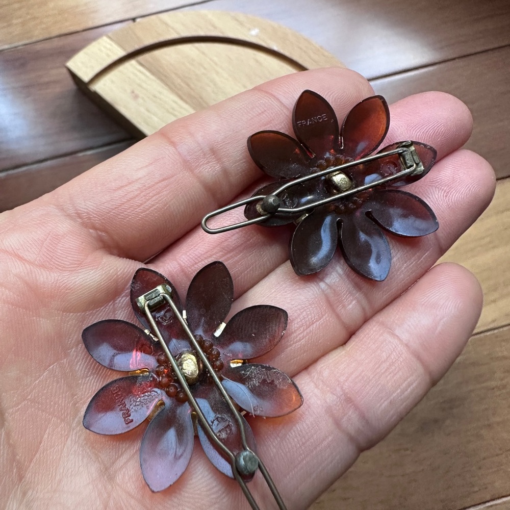 Vtg Auth Escada Gold and Brown Floral hair clips pair - Picture 7 of 10
